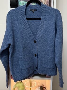 Uniqlo v-neck button cardigan
